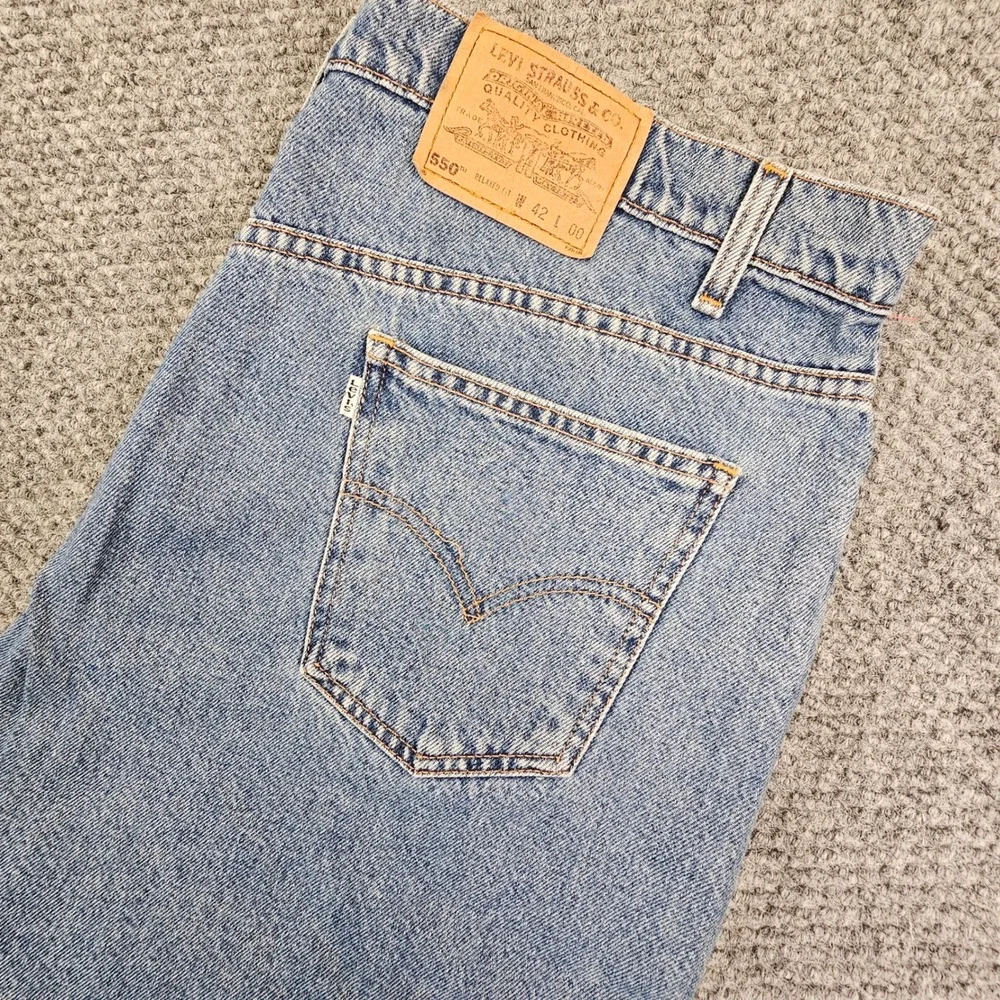 Vtg Levis 550 Relaxed Fit Mens Denim Shorts Light Wash Blue Size 42 100% Cotton